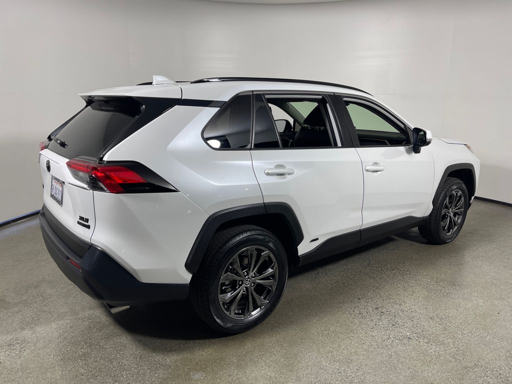 2024 Toyota RAV4 Hybrid XLE Premium photo 3