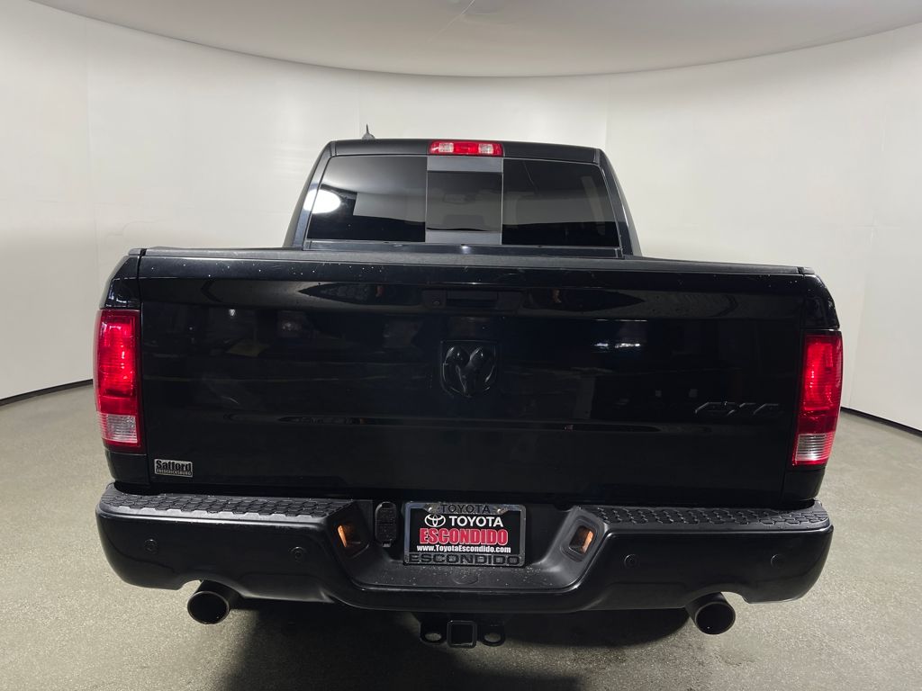 2019 Ram 1500 Classic SLT photo 4