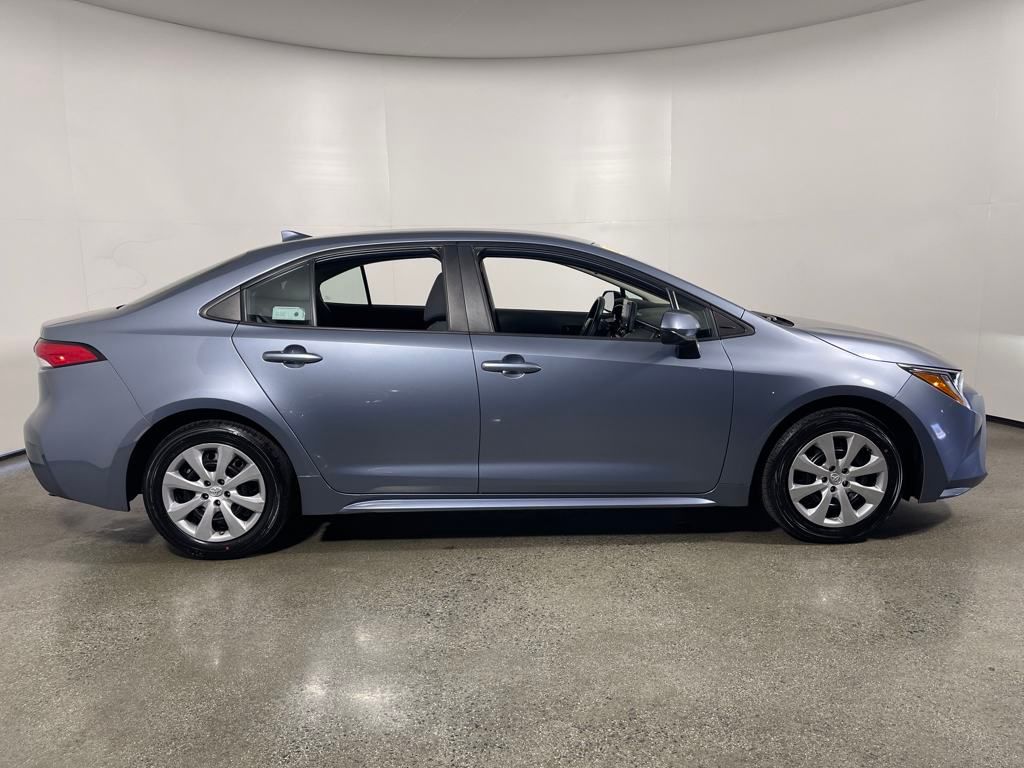 Used 2022 Toyota Corolla LE with VIN 5YFEPMAE5NP277212 for sale in Northfield, Minnesota
