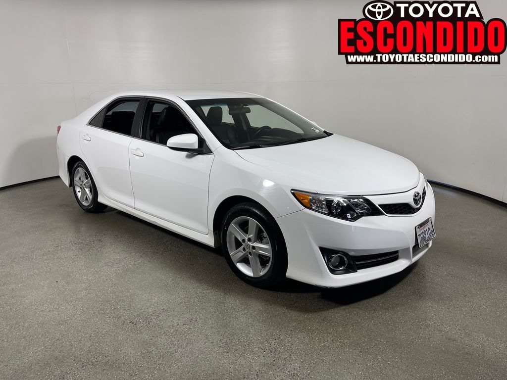 Used 2014 Toyota Camry SE Sedan