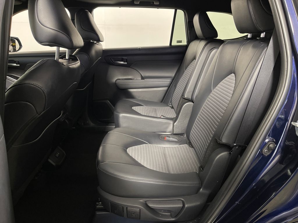 2025 Toyota Highlander XSE - Photo 13