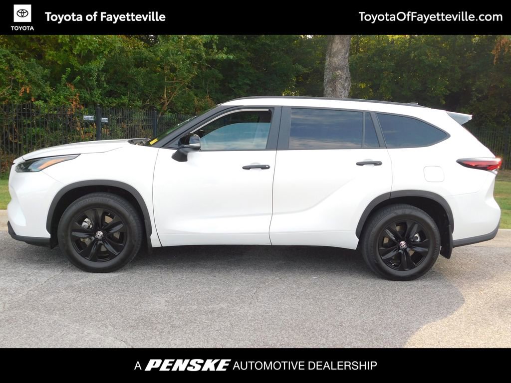2024 Toyota Highlander Hybrid XLE photo 2