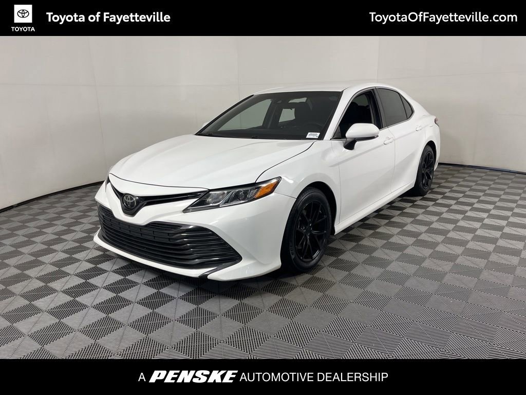 2018 Toyota Camry LE's photo