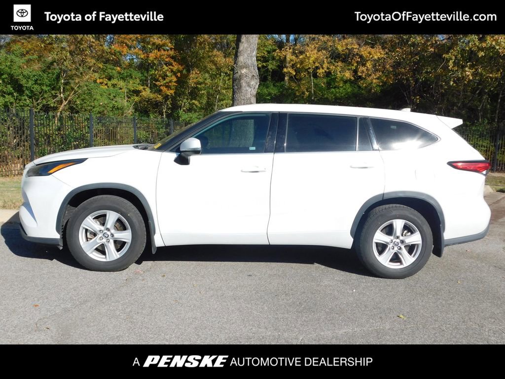 2022 Toyota Highlander L photo 2