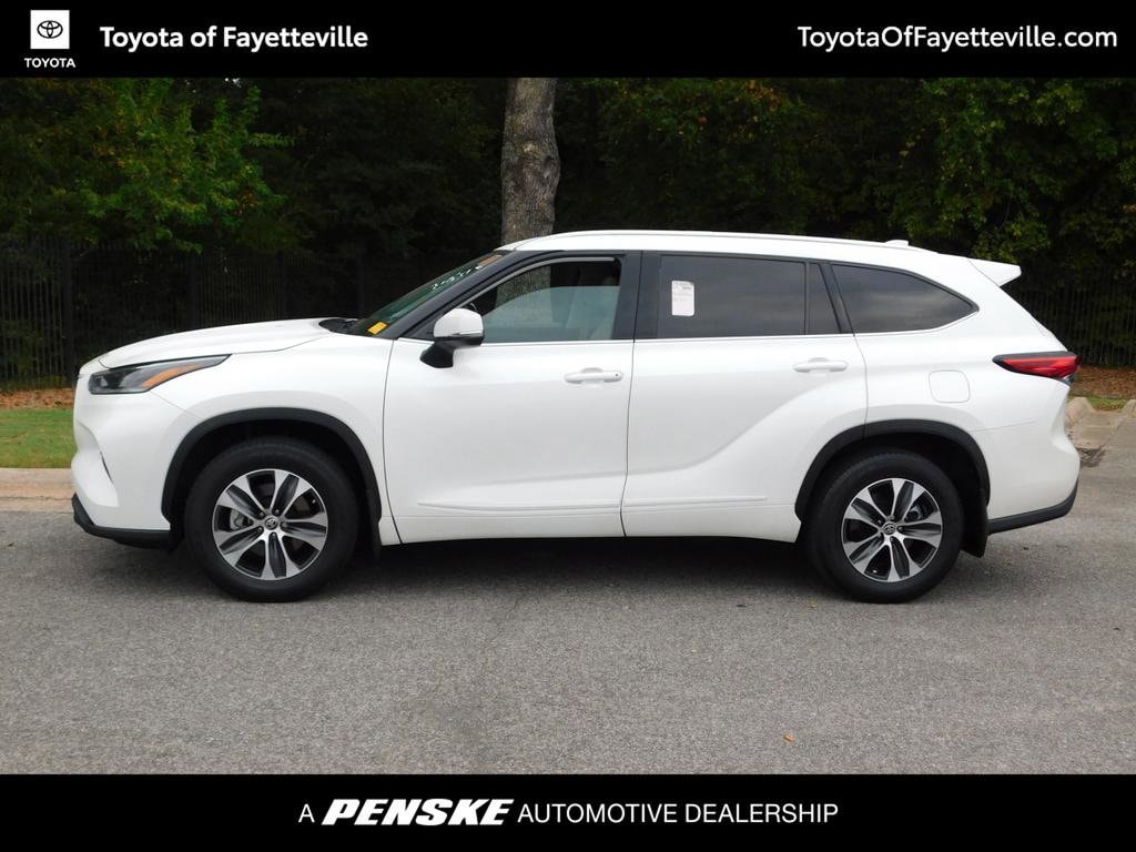 Certified 2021 Toyota Highlander XLE with VIN 5TDGZRBH5MS121508 for sale in Fayetteville, AR