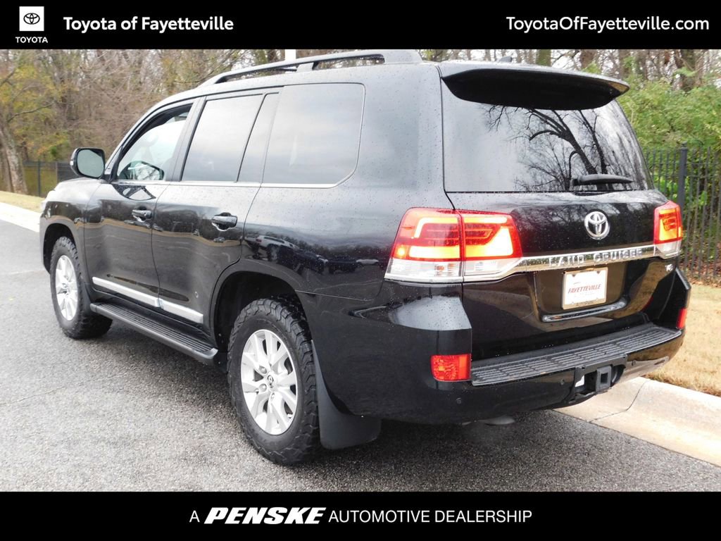 2017 Toyota Land Cruiser Base photo 3