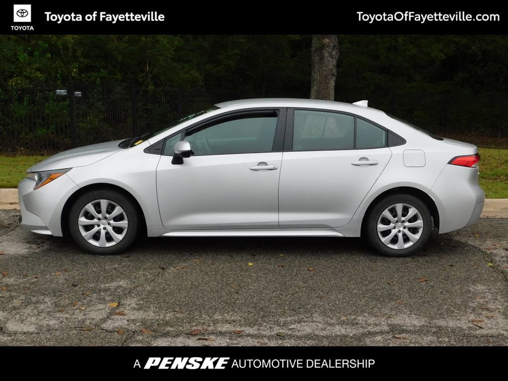 Used 2024 Toyota Corolla LE with VIN 5YFB4MDE0RP130518 for sale in Northfield, Minnesota