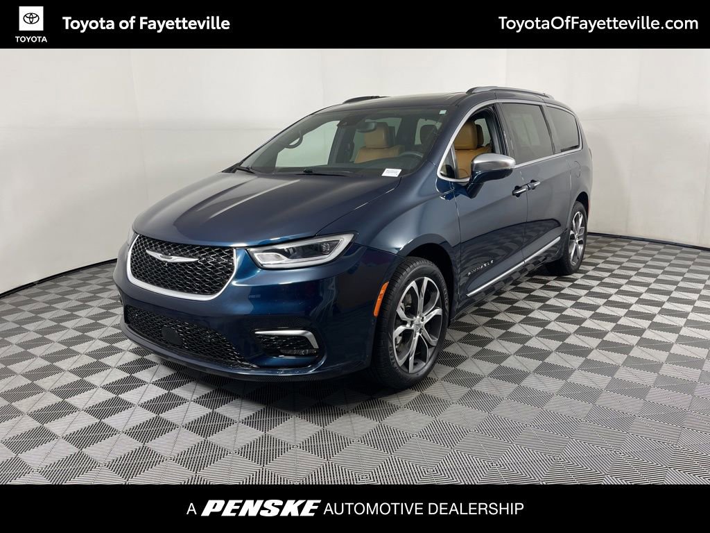 2022 Chrysler Pacifica Pinnacle's photo