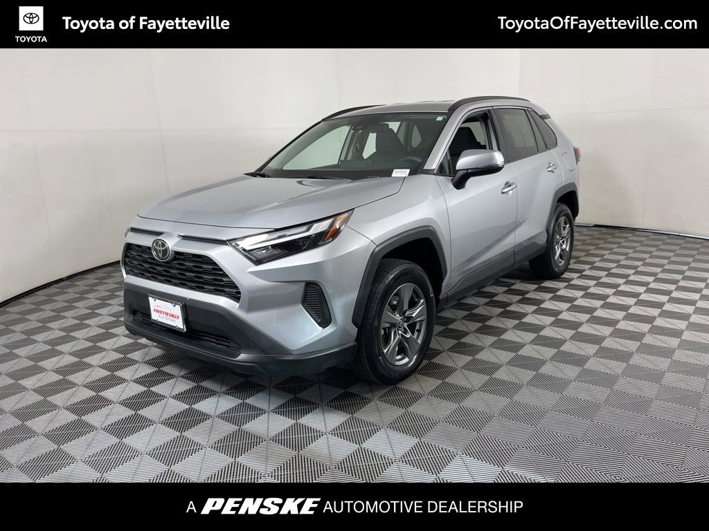 2024 Toyota RAV4 XLE's photo