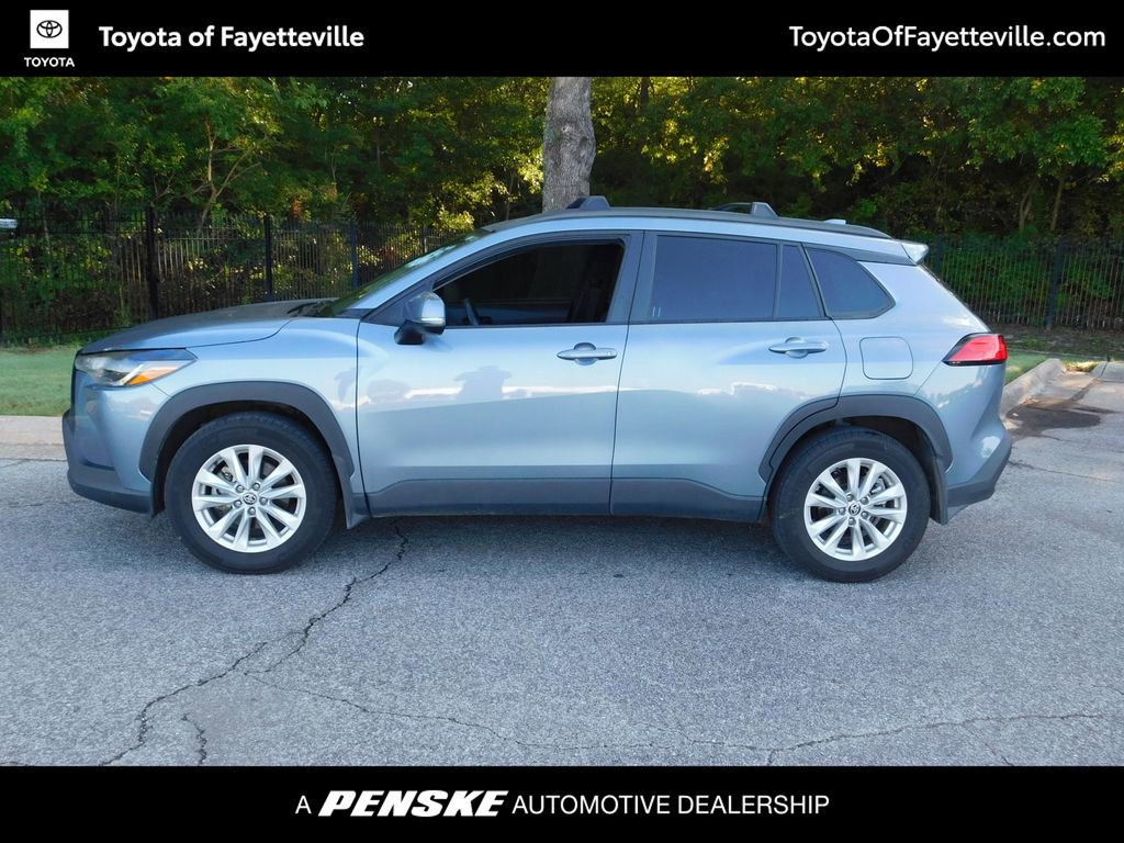 2024 Toyota Corolla Cross LE photo 2