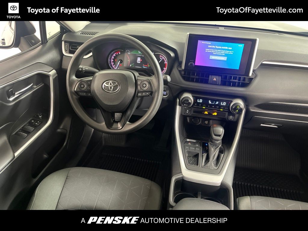 2024 Toyota RAV4 XLE - Photo 12