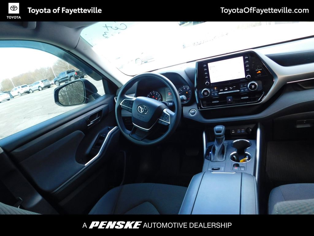 2022 Toyota Highlander L photo 3