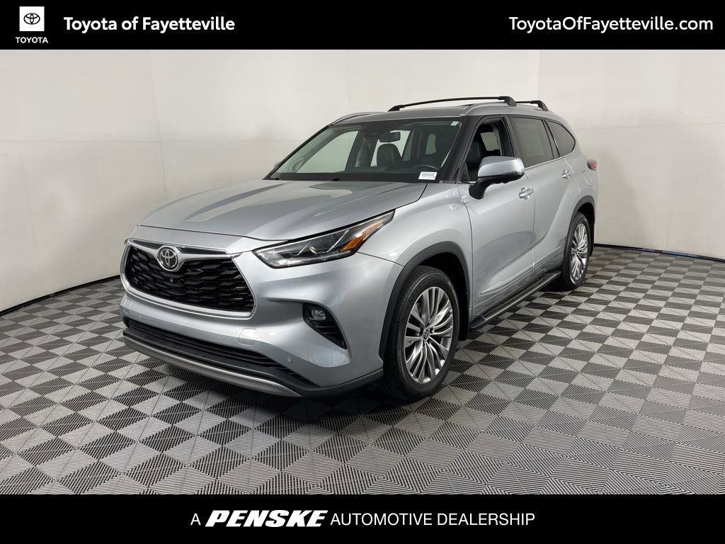 2023 Toyota Highlander Platinum's photo