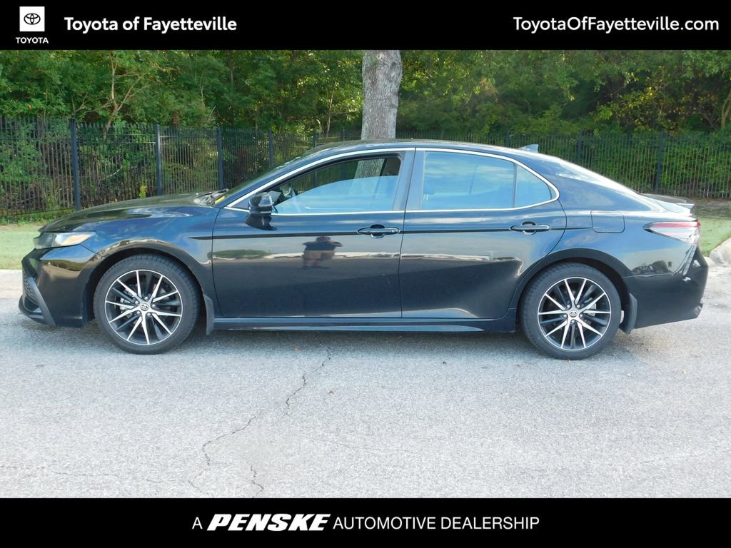 2021 Toyota Camry SE photo 2