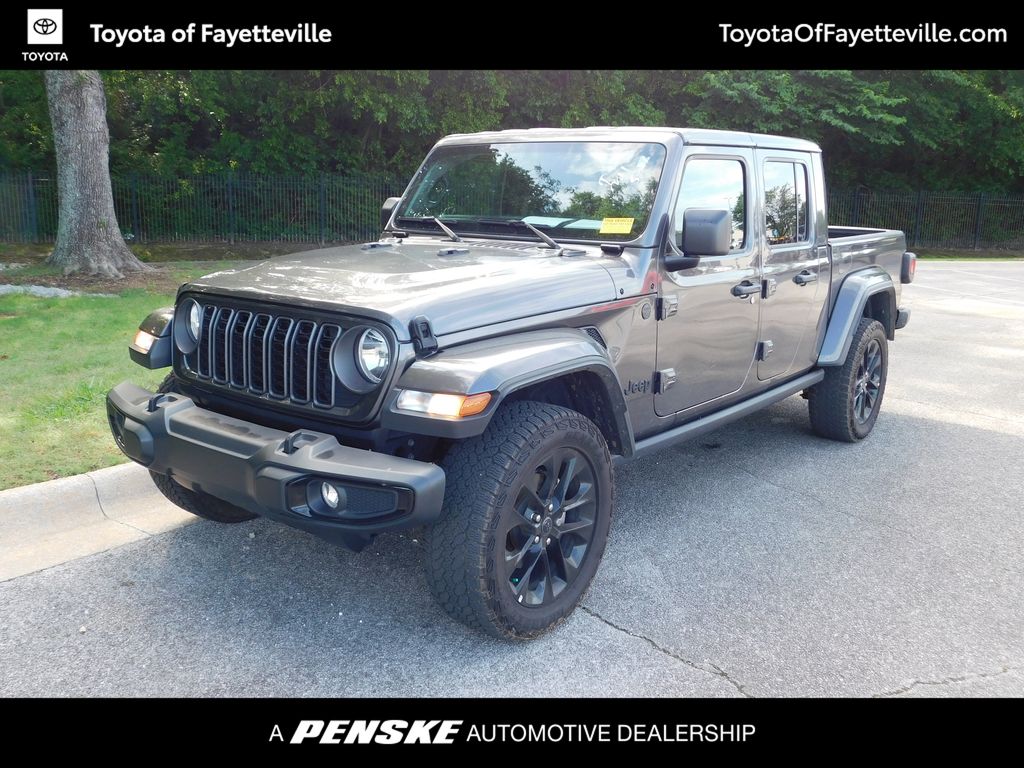 2024 Jeep Gladiator Nighthawk Auto's photo