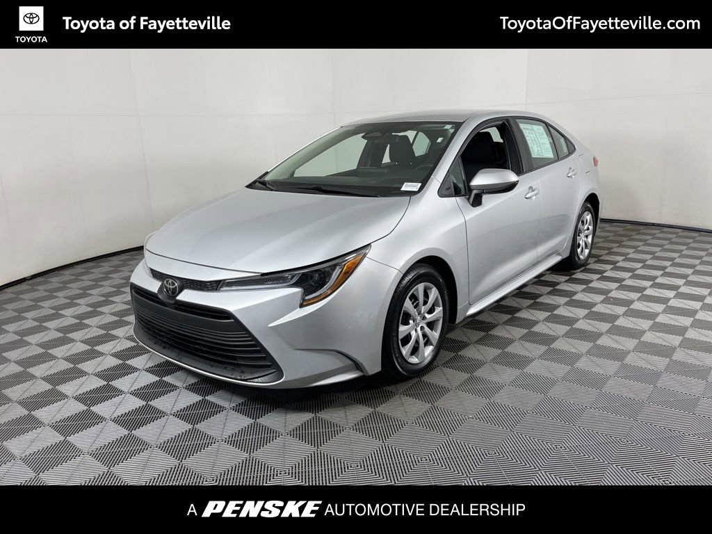 2024 Toyota Corolla LE's photo