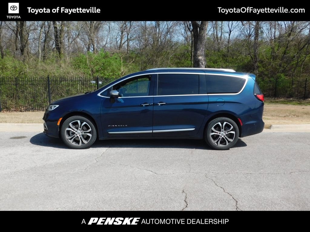 Used 2022 Chrysler Pacifica Pinnacle Van Passenger Van