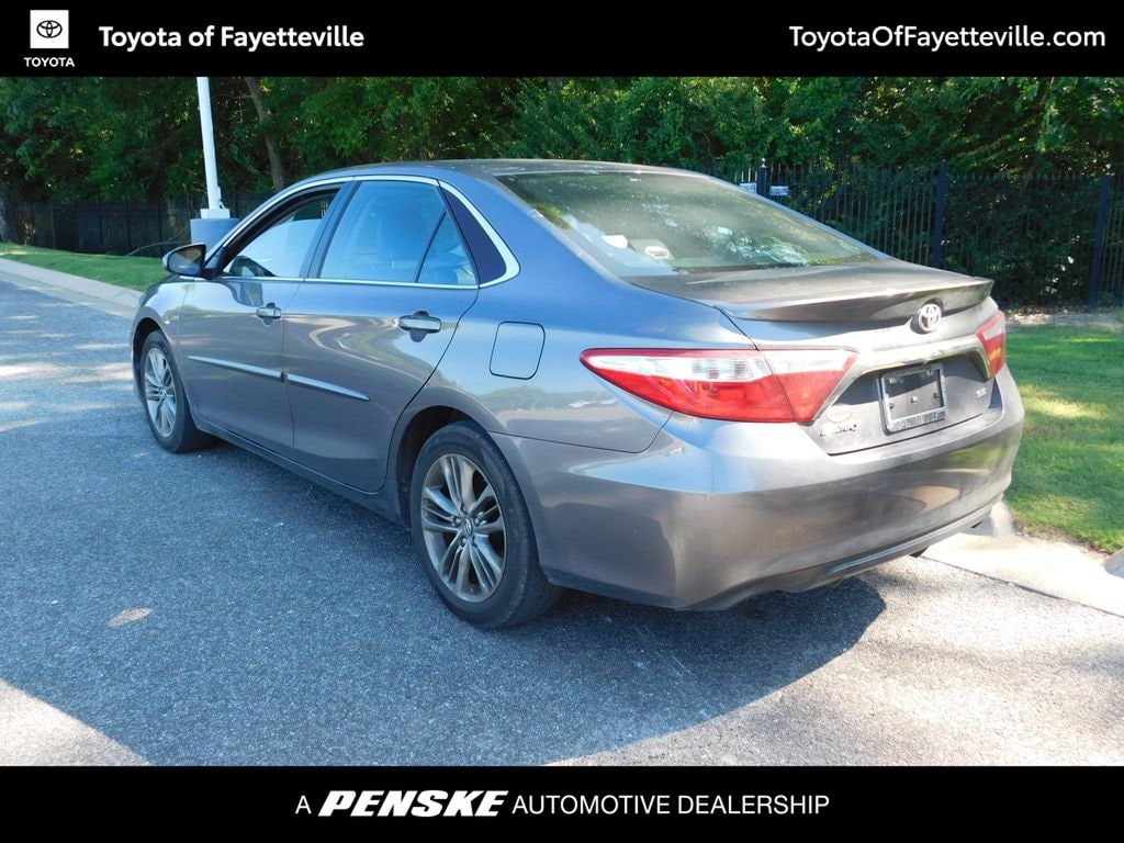 Used 2016 Toyota Camry SE Sedan