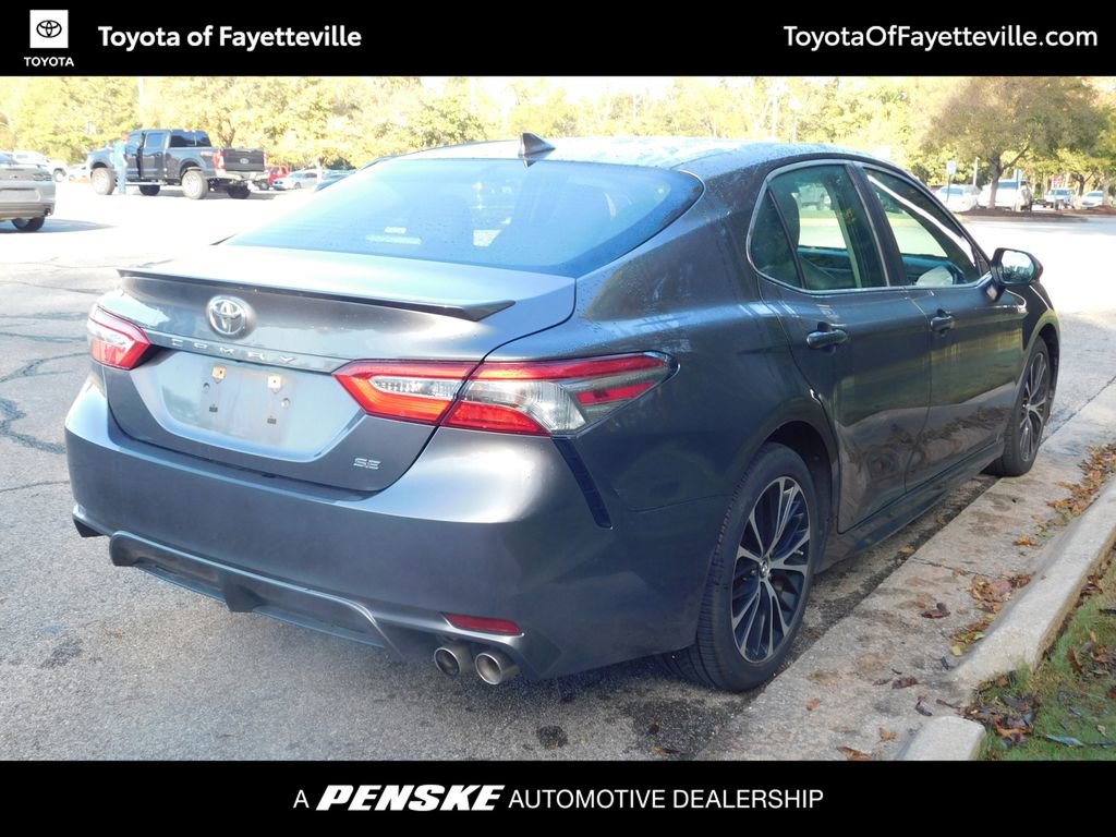 2019 Toyota Camry SE photo 4