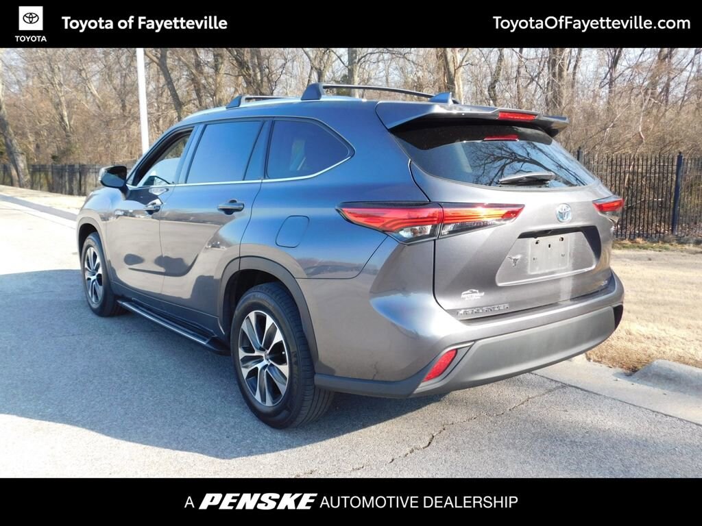 Used 2021 Toyota Highlander Hybrid XLE SUV