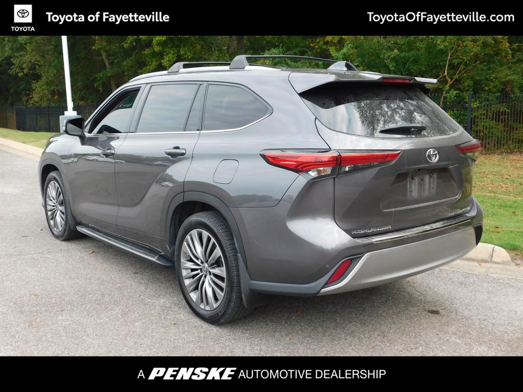 2021 Toyota Highlander Platinum photo 3