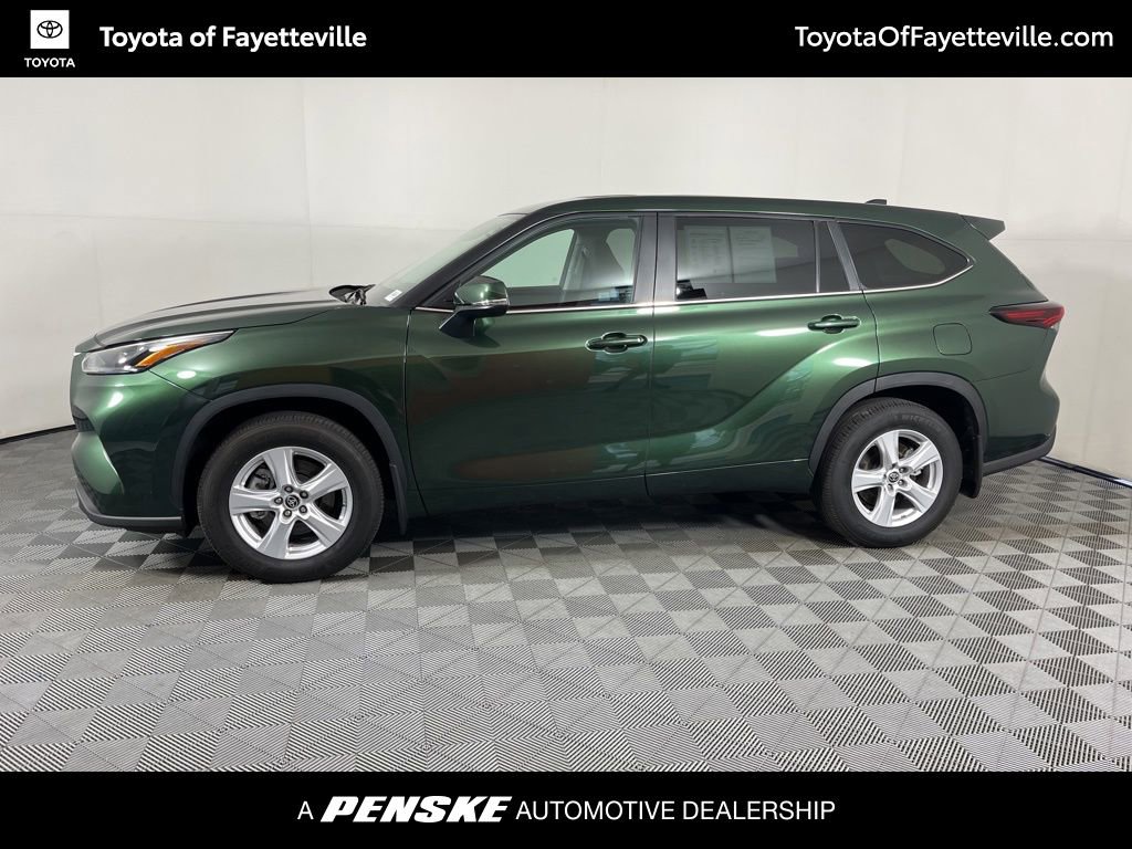 2024 Toyota Highlander LE photo 2