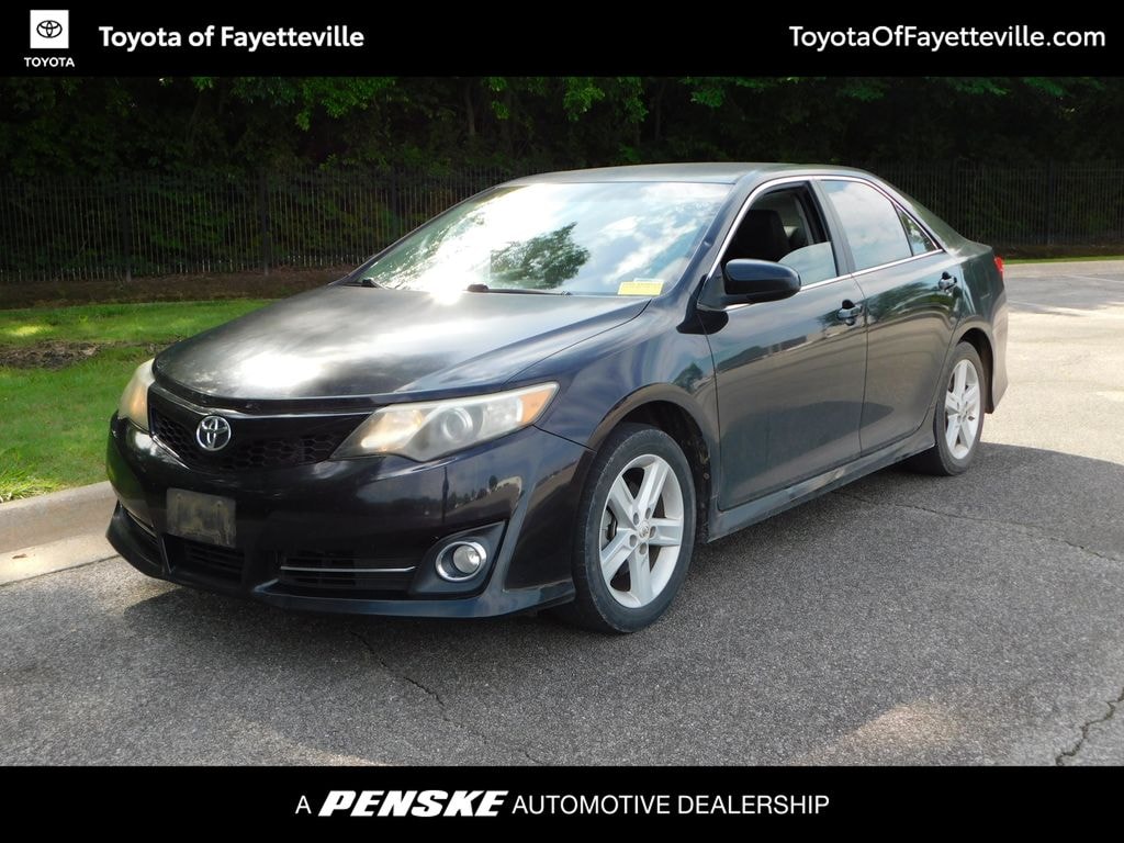 Used 2012 Toyota Camry SE Sedan