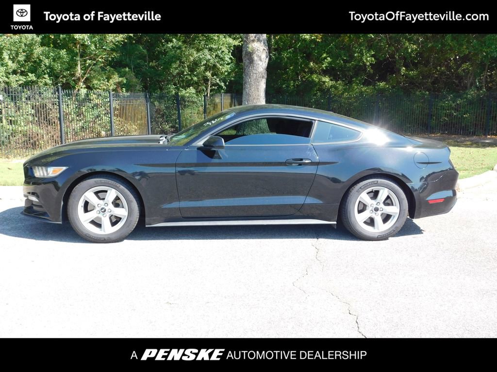 2016 Ford Mustang V6 photo 2