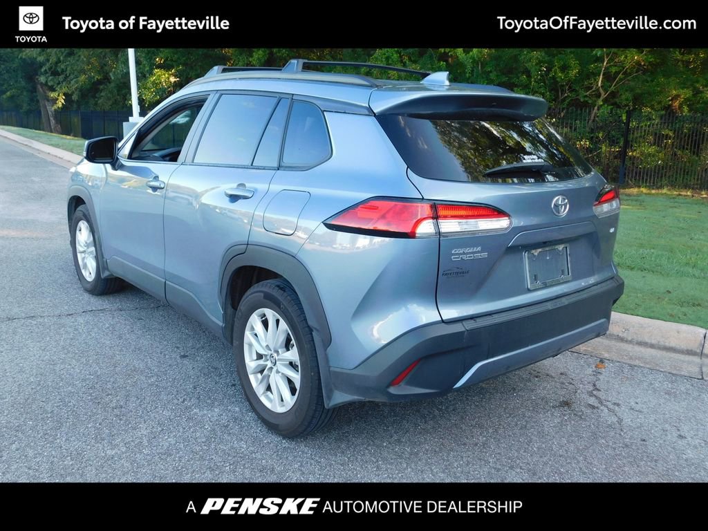 2024 Toyota Corolla Cross LE photo 3