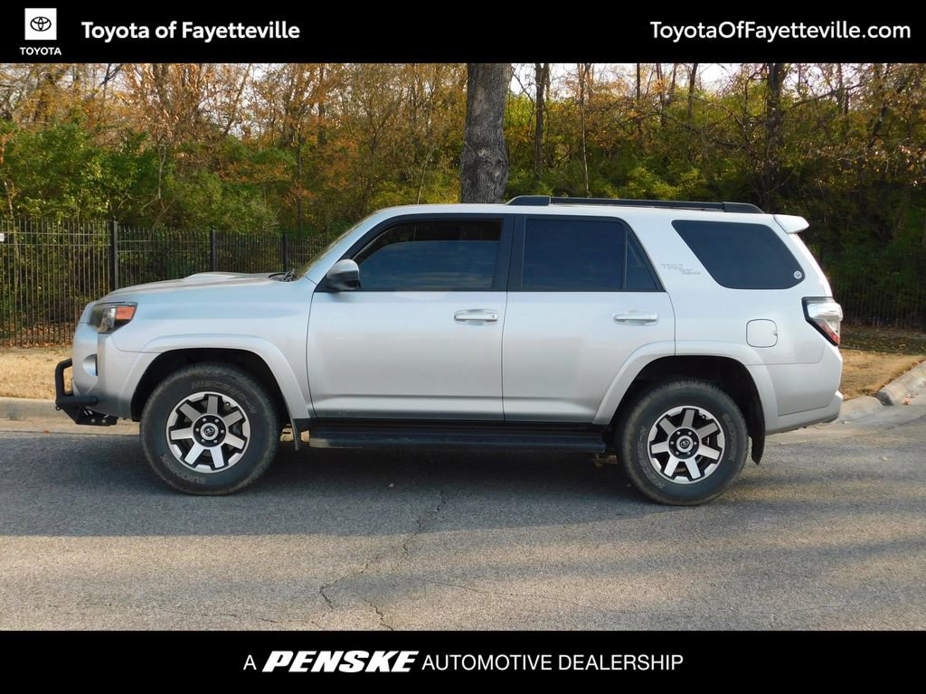 2020 Toyota 4Runner TRD Off-Road photo 2
