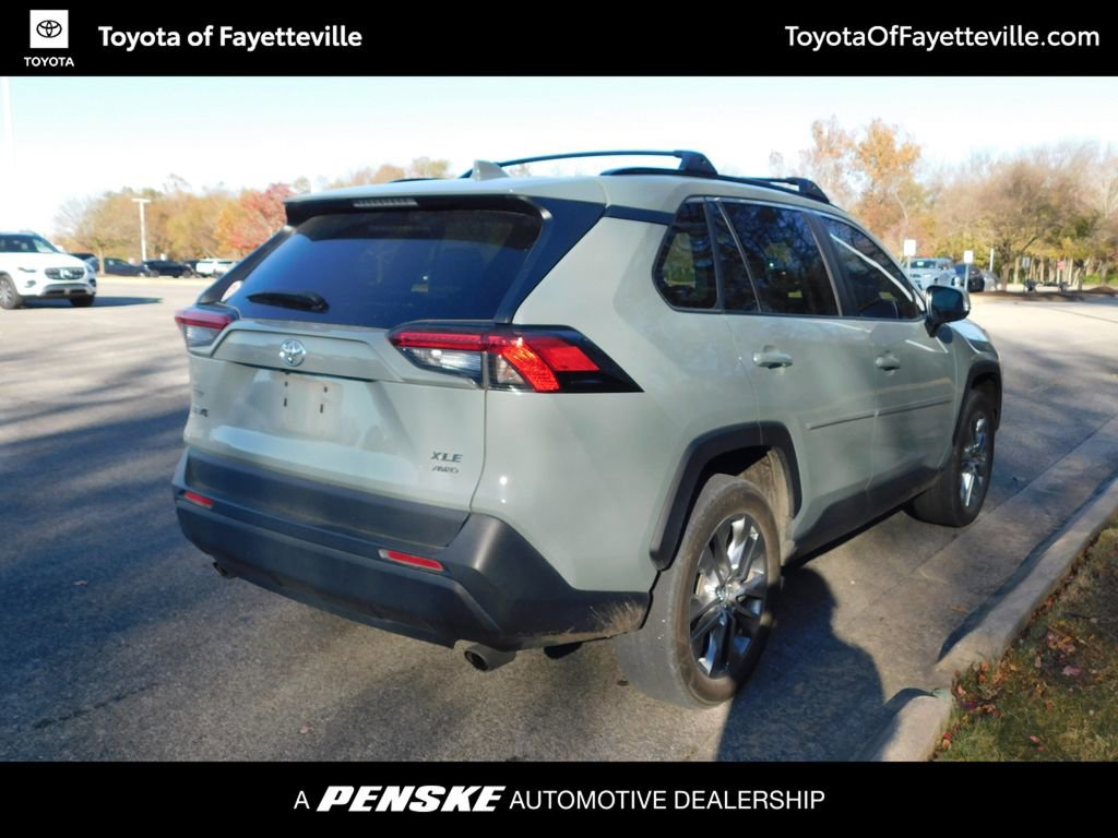 2019 Toyota RAV4 XLE Premium photo 3