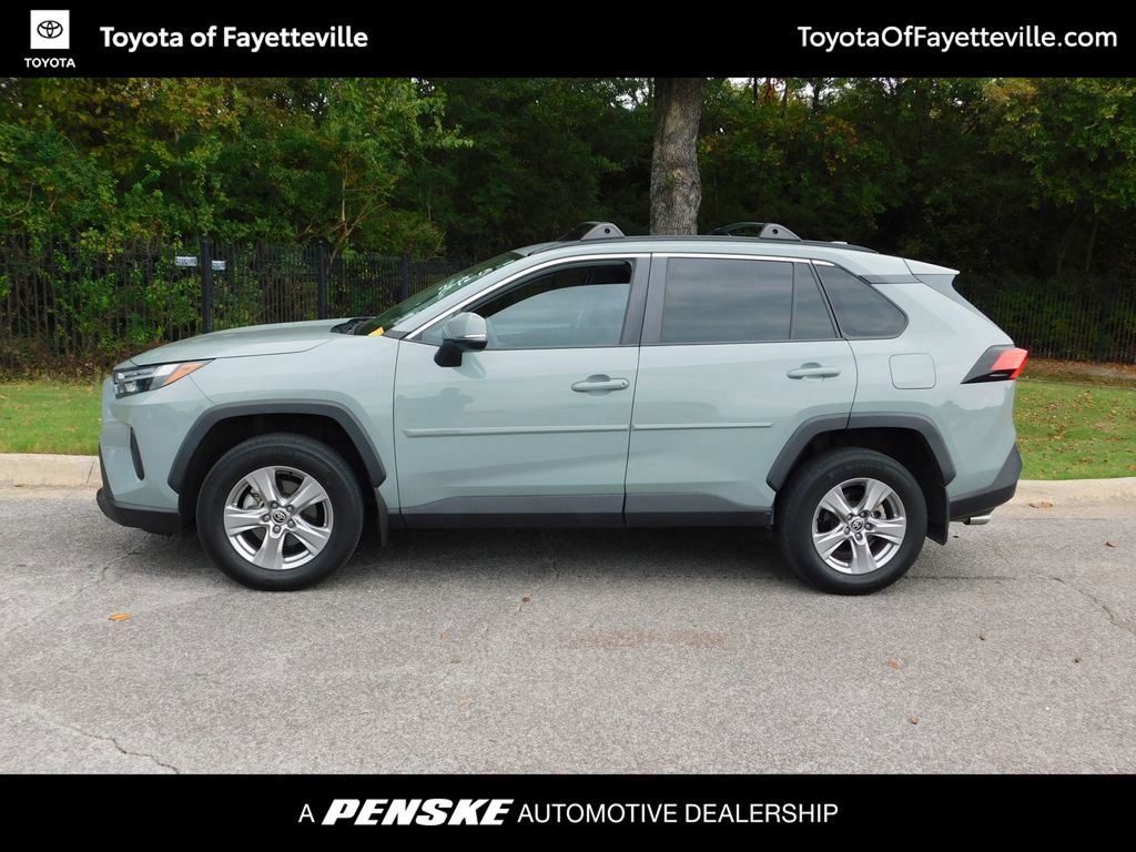 2022 Toyota RAV4 XLE photo 2