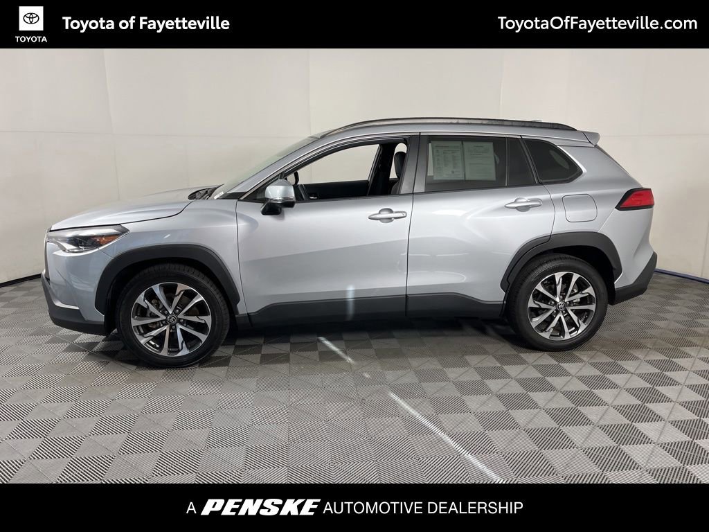 2023 Toyota Corolla Cross XLE photo 2