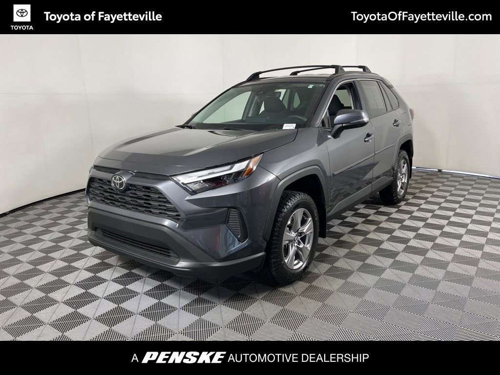 2024 Toyota RAV4 XLE's photo