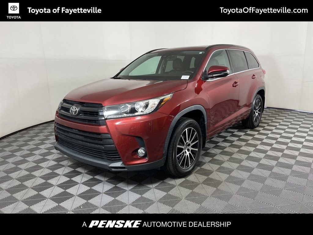 Used 2017 Toyota Highlander SE SUV
