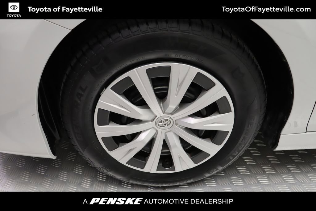 2024 Toyota Camry Hybrid LE photo 4