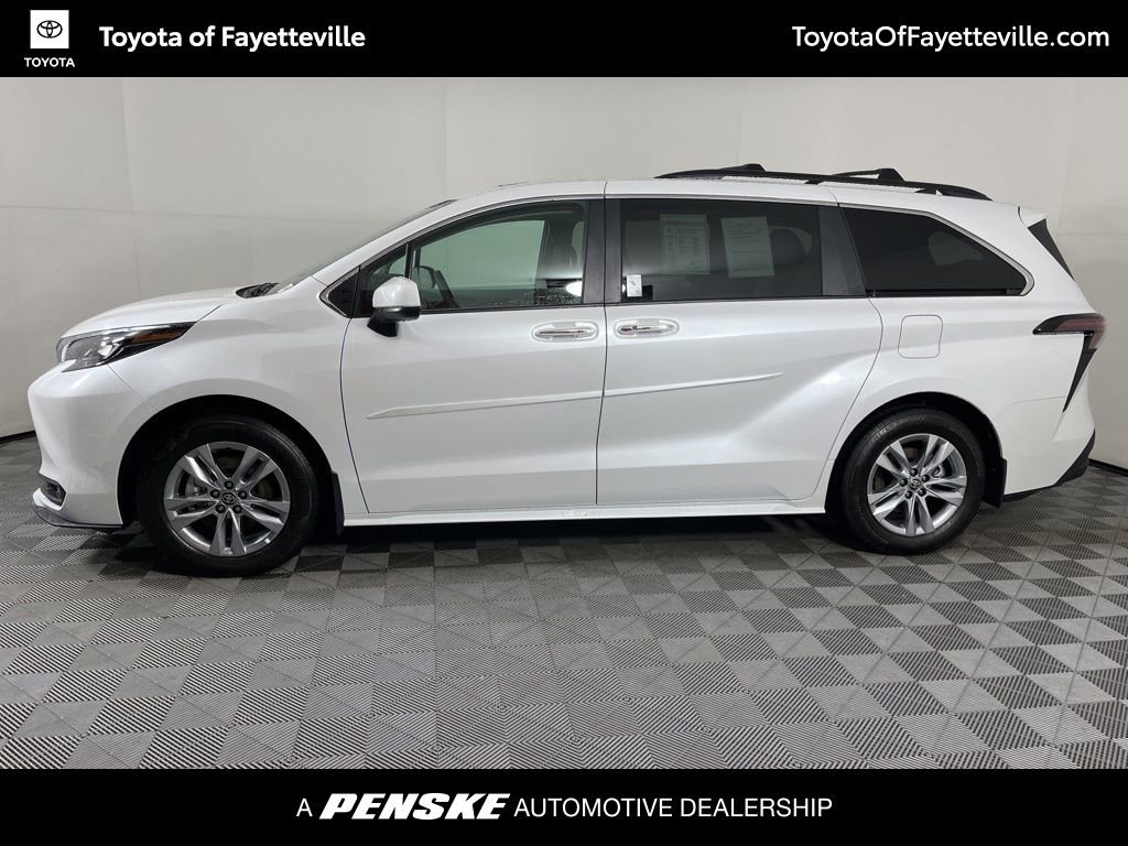 2025 Toyota Sienna XLE photo 2