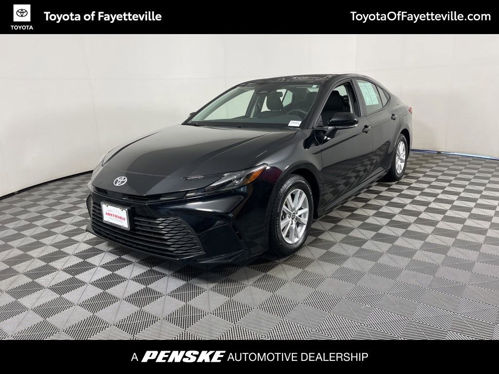 2025 Toyota Camry LE's photo