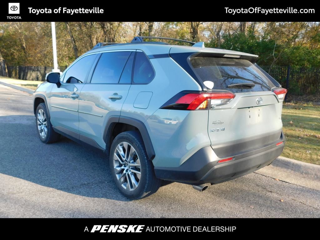 2019 Toyota RAV4 XLE Premium photo 2