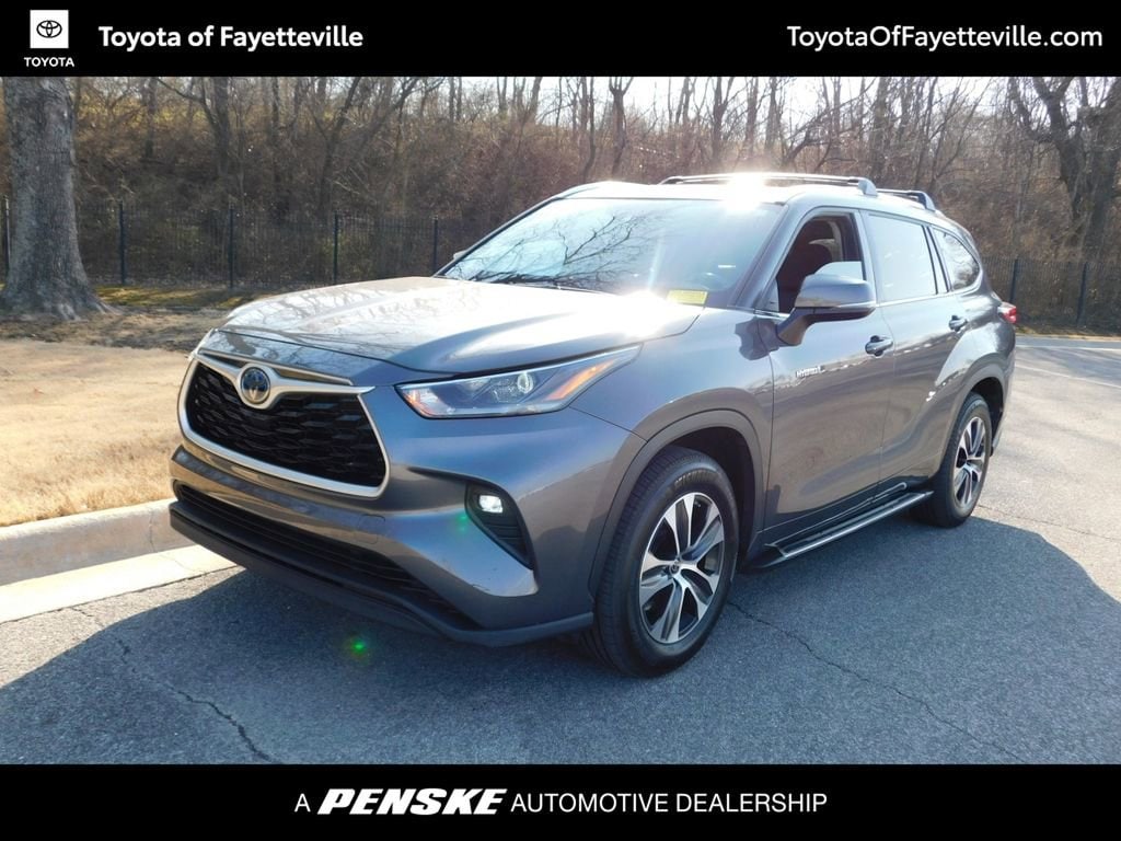 Used 2021 Toyota Highlander Hybrid XLE SUV