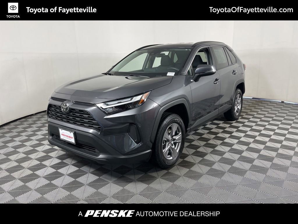 2025 Toyota RAV4 XLE's photo