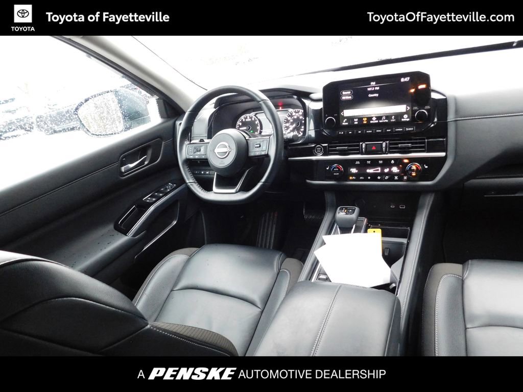 2024 Nissan Pathfinder SL photo 2