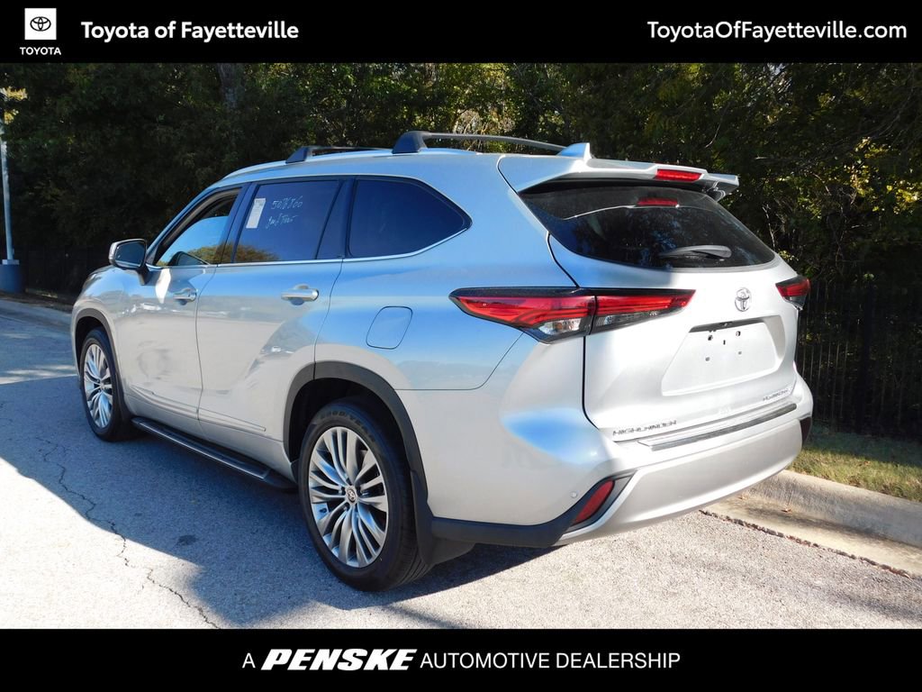 2023 Toyota Highlander Platinum photo 3