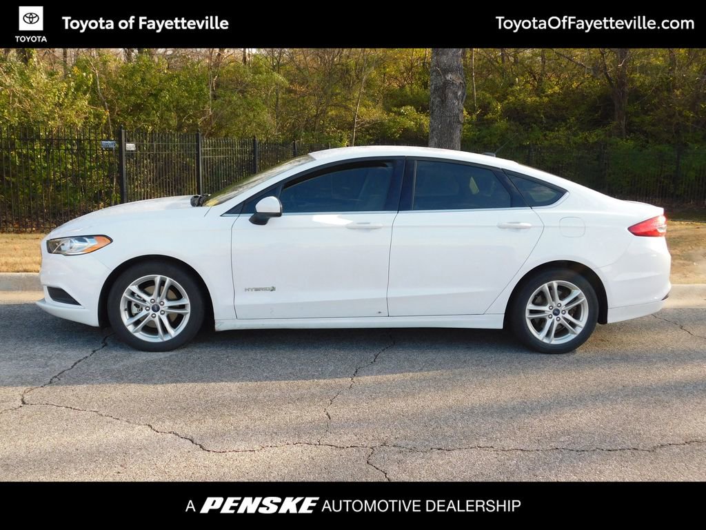 2018 Ford Fusion Hybrid SE photo 2