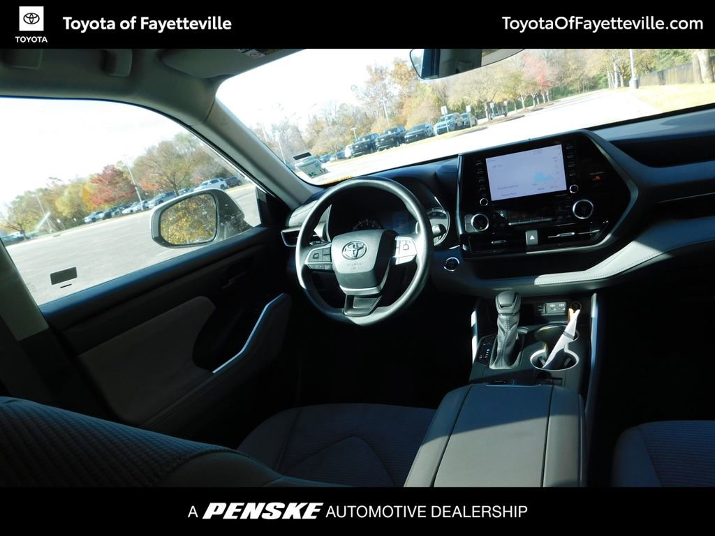 2022 Toyota Highlander L photo 3