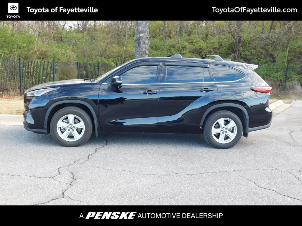 2022 Toyota Highlander L photo 2