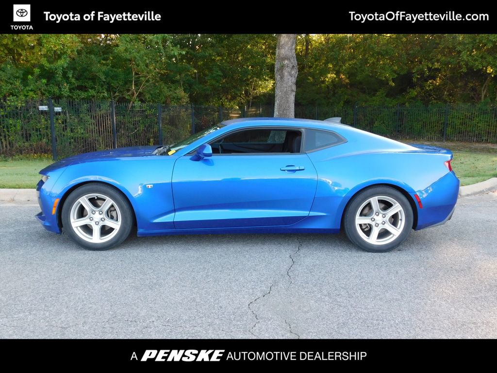2018 Chevrolet Camaro 1LT photo 2
