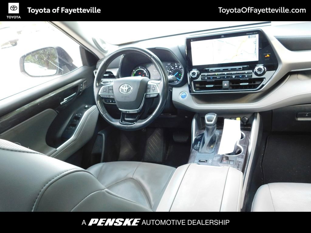 2021 Toyota Highlander Hybrid Limited photo 3