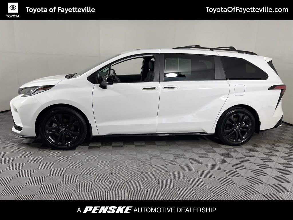 2025 Toyota Sienna XSE photo 2