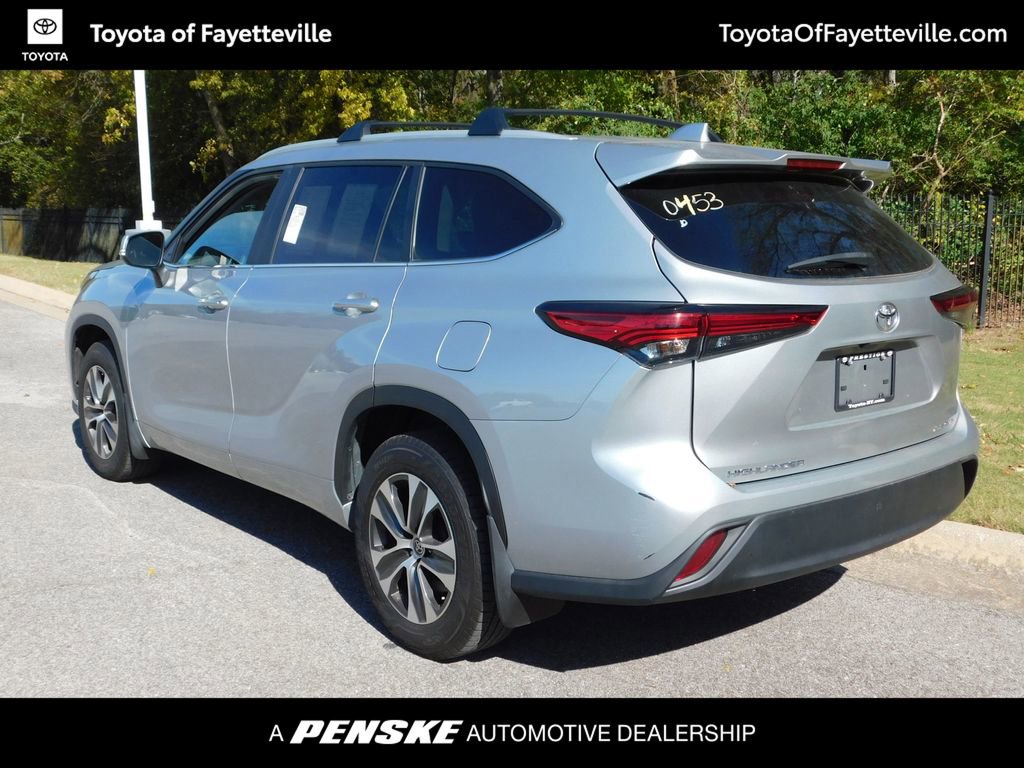 2023 Toyota Highlander XLE photo 3